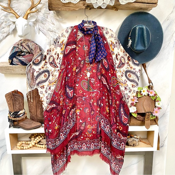American Eagle Outfitters Jackets & Blazers - Stunning paisley boho kimono Cape/cover up w shabby chic beach vacay vibe